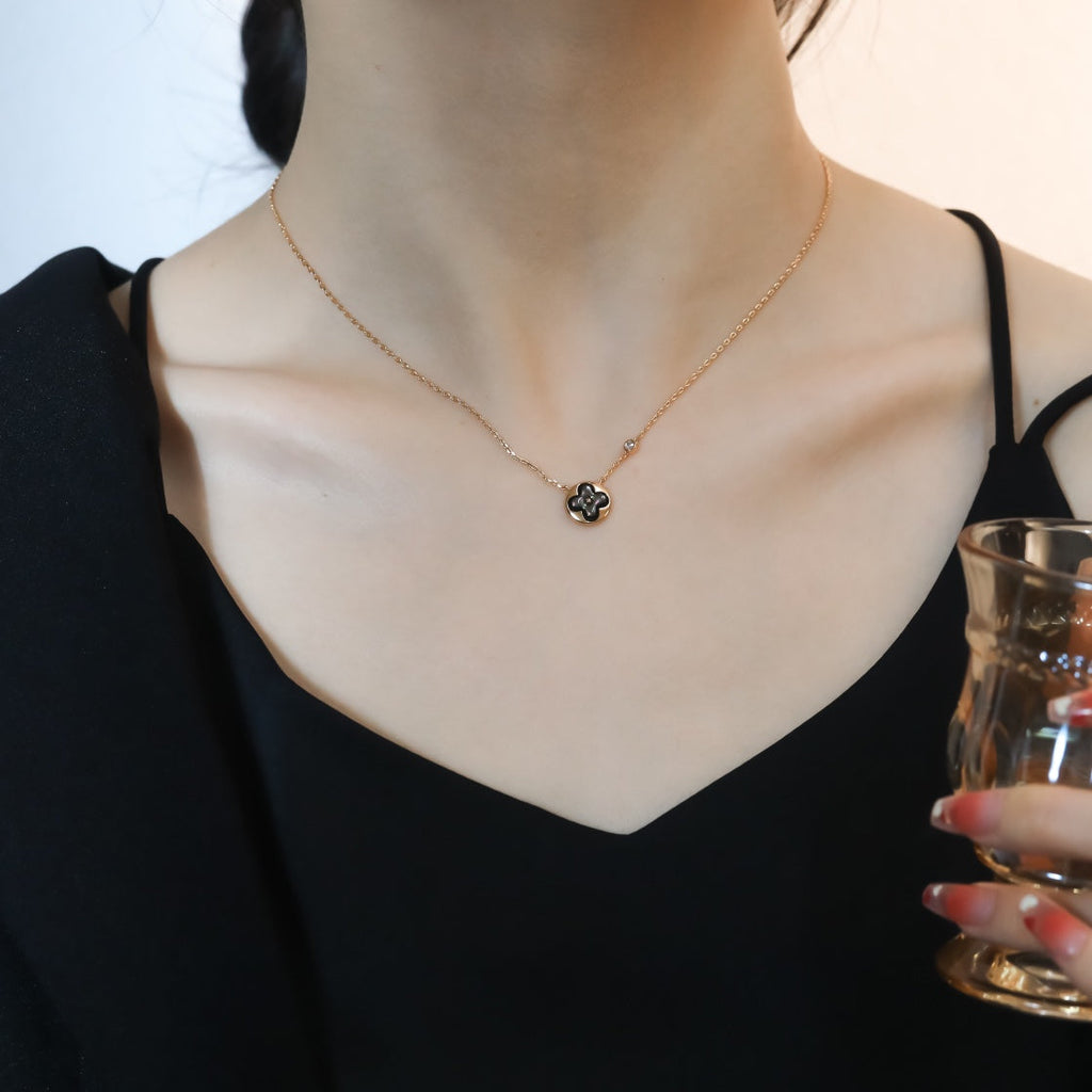 ??Loco?¡¥SUN PEDANT PINK GOLD 1 DIAMOND NECKLACE