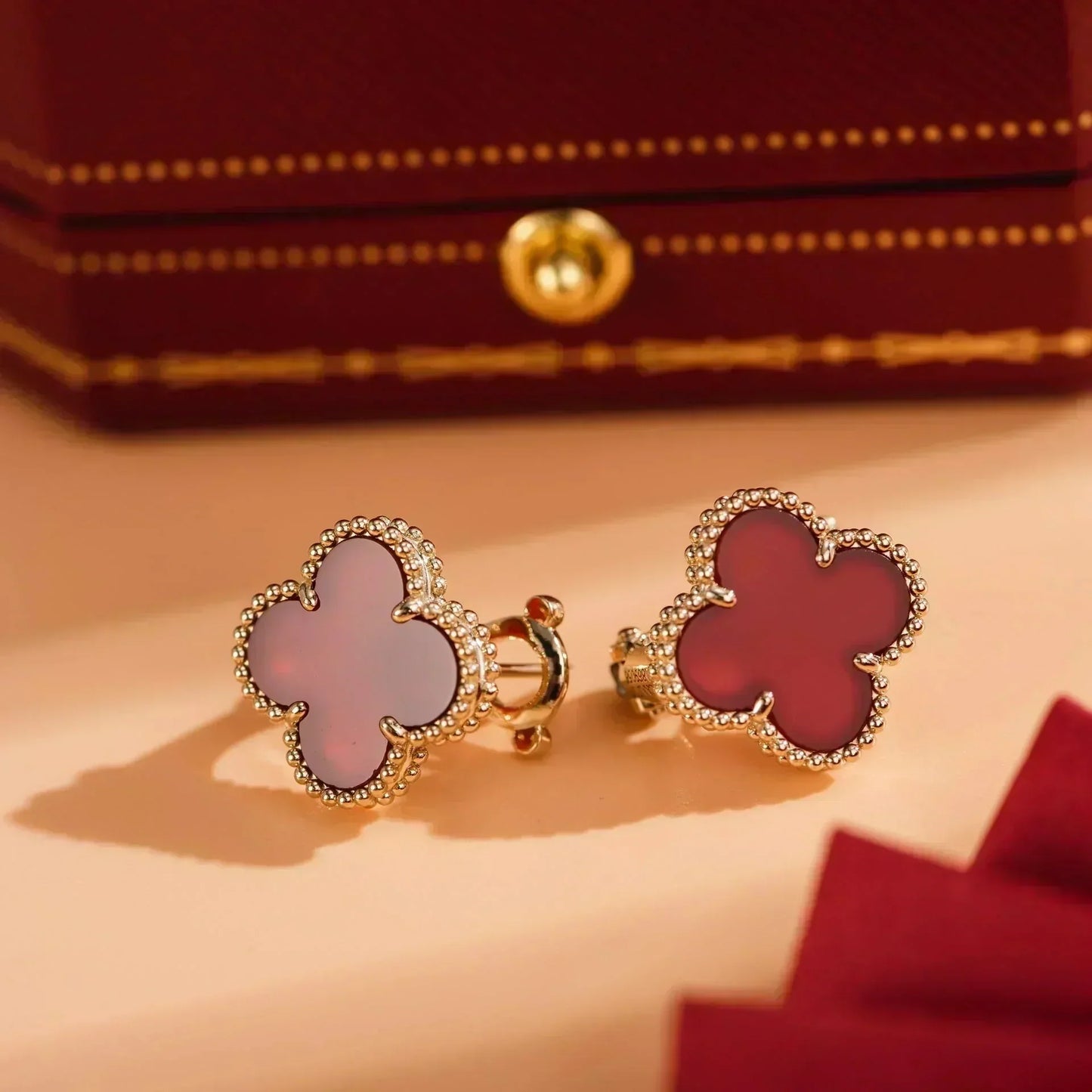 [moco jewellerys]クローバー ミディアム 1モチーフ カーネリアン イヤリング