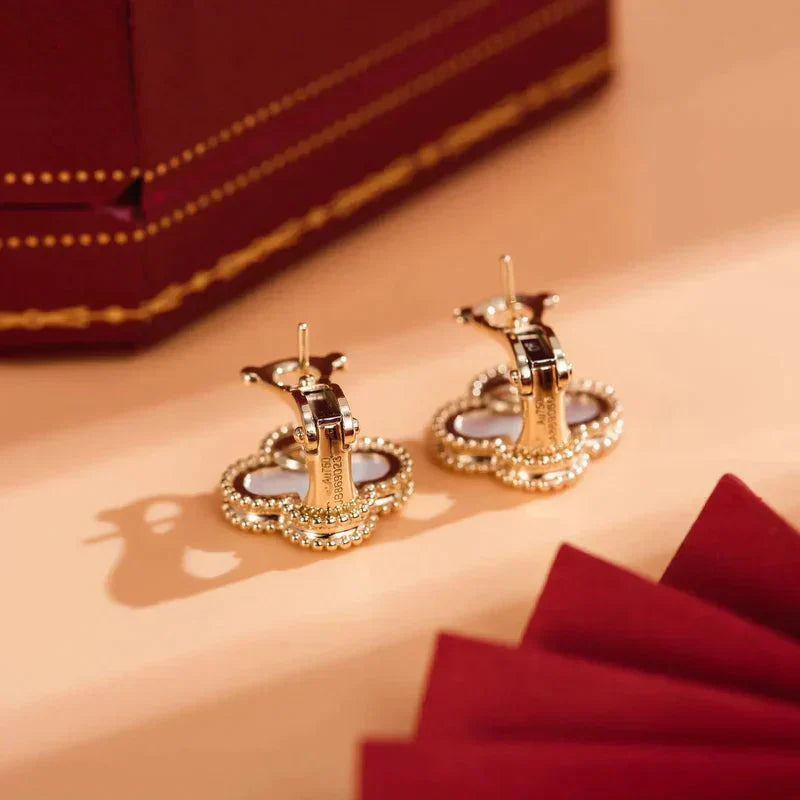 ??Loco?¡¥CLOVER MEDIUM 1 MOTIFS  WHITE MOP STUD EARRINGS
