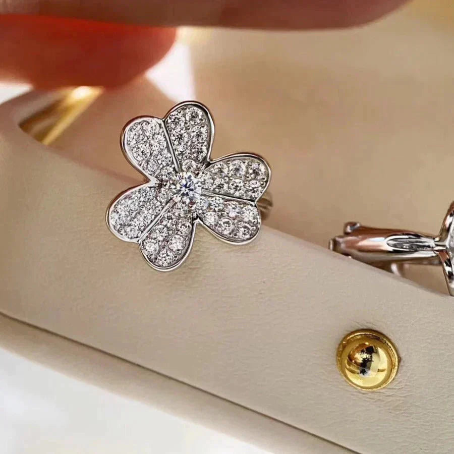 ??Loco?¡¥CLOVER COMOS DIAMOND EARRINGS SILVER