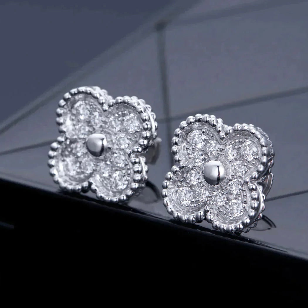 ??Loco?¡¥CLOVER 1 MOTIFS DIAMOND STUD EARRINGS SILVER