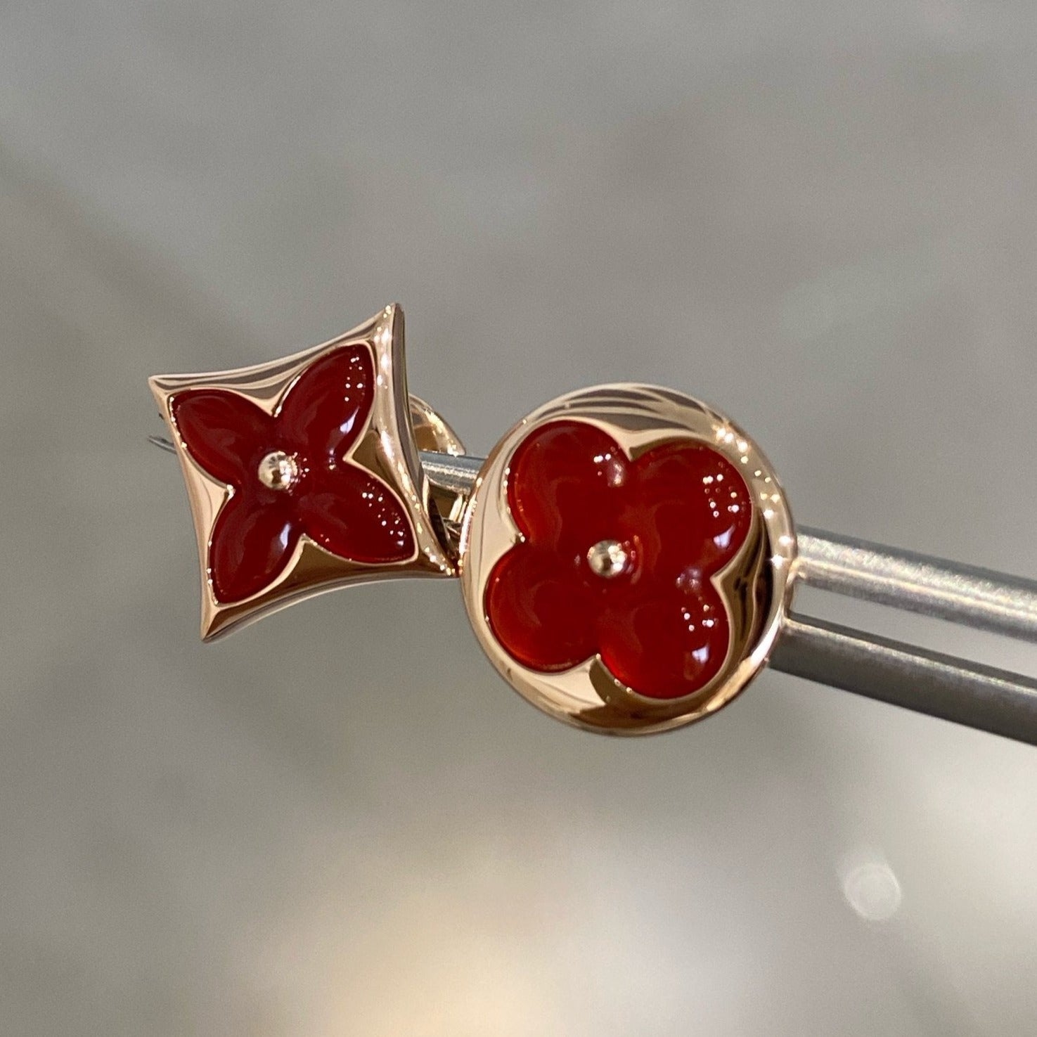 ??Loco?¡¥STAR AND SUN PINK GOLD CARNELIAN STUD EARRINGS