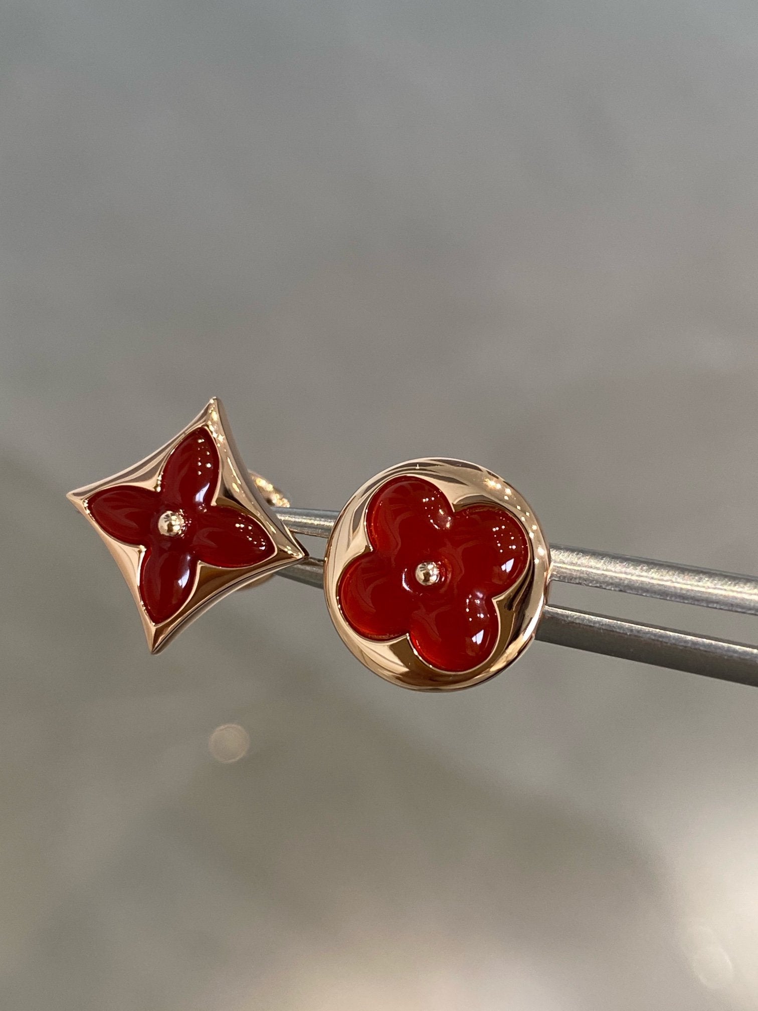 ??Loco?¡¥STAR AND SUN PINK GOLD CARNELIAN STUD EARRINGS