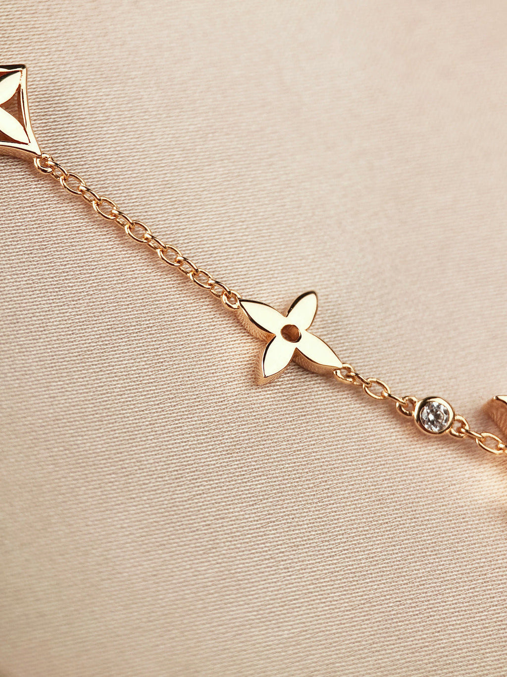 ??Loco?¡¥STAR AND SUN 7 MOTIFS GOLD BRACELET