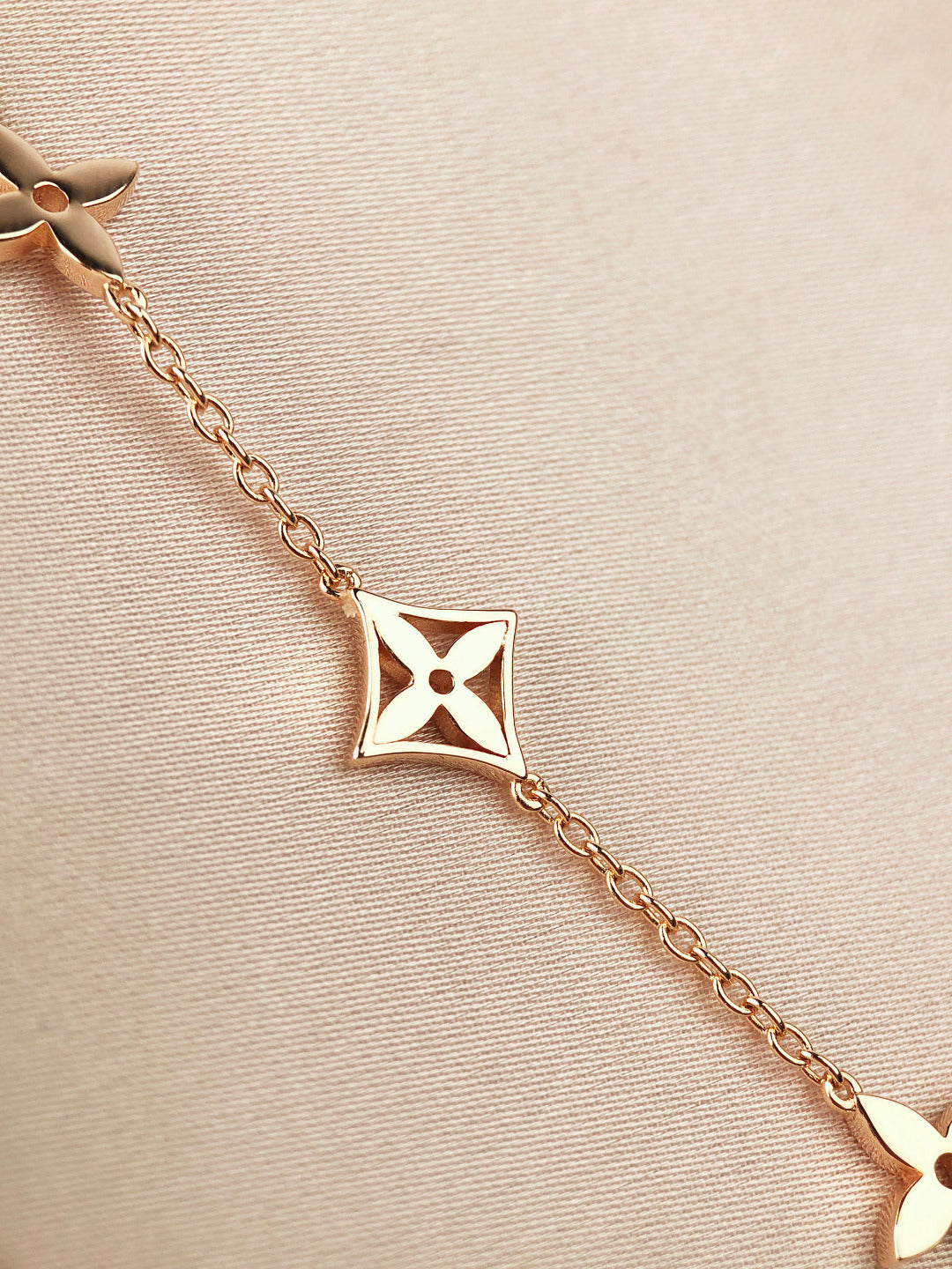 ??Loco?¡¥STAR AND SUN 7 MOTIFS GOLD BRACELET