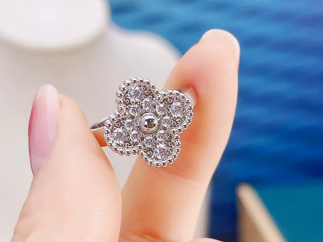 ??Loco?¡¥CLOVER DIAMOND RING