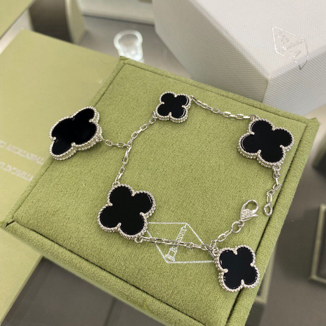 ??Loco?¡¥CLOVER 5 MOTIFS SIVLER ONYX BRACELET
