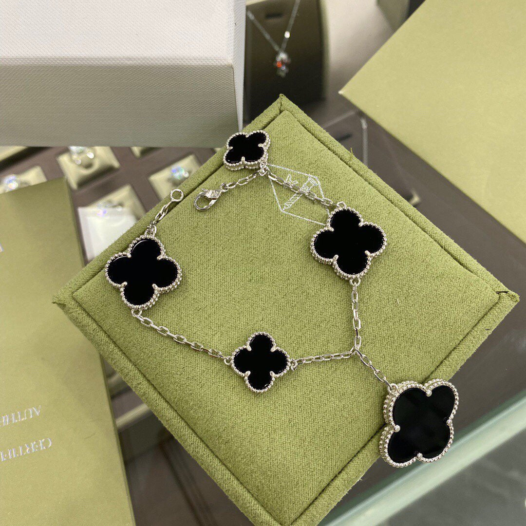 ??Loco?¡¥CLOVER 5 MOTIFS SIVLER ONYX BRACELET