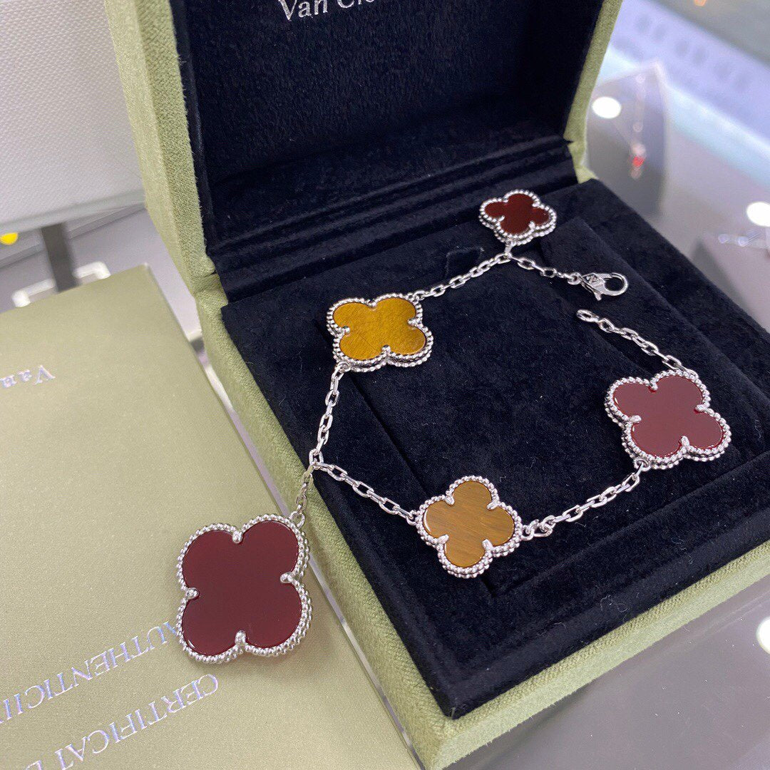 ??Loco?¡¥CLOVER 5 MOTIFS SIVLER CARNELIAN TIGER EYE BRACELET