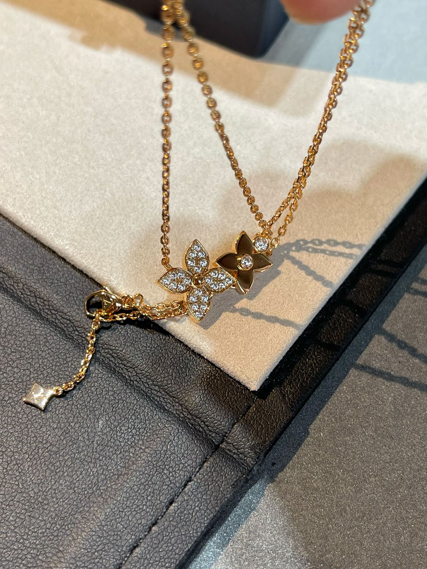 [moco jewelrys]Sternblüten-Halskette aus rosa Gold mit Diamanten