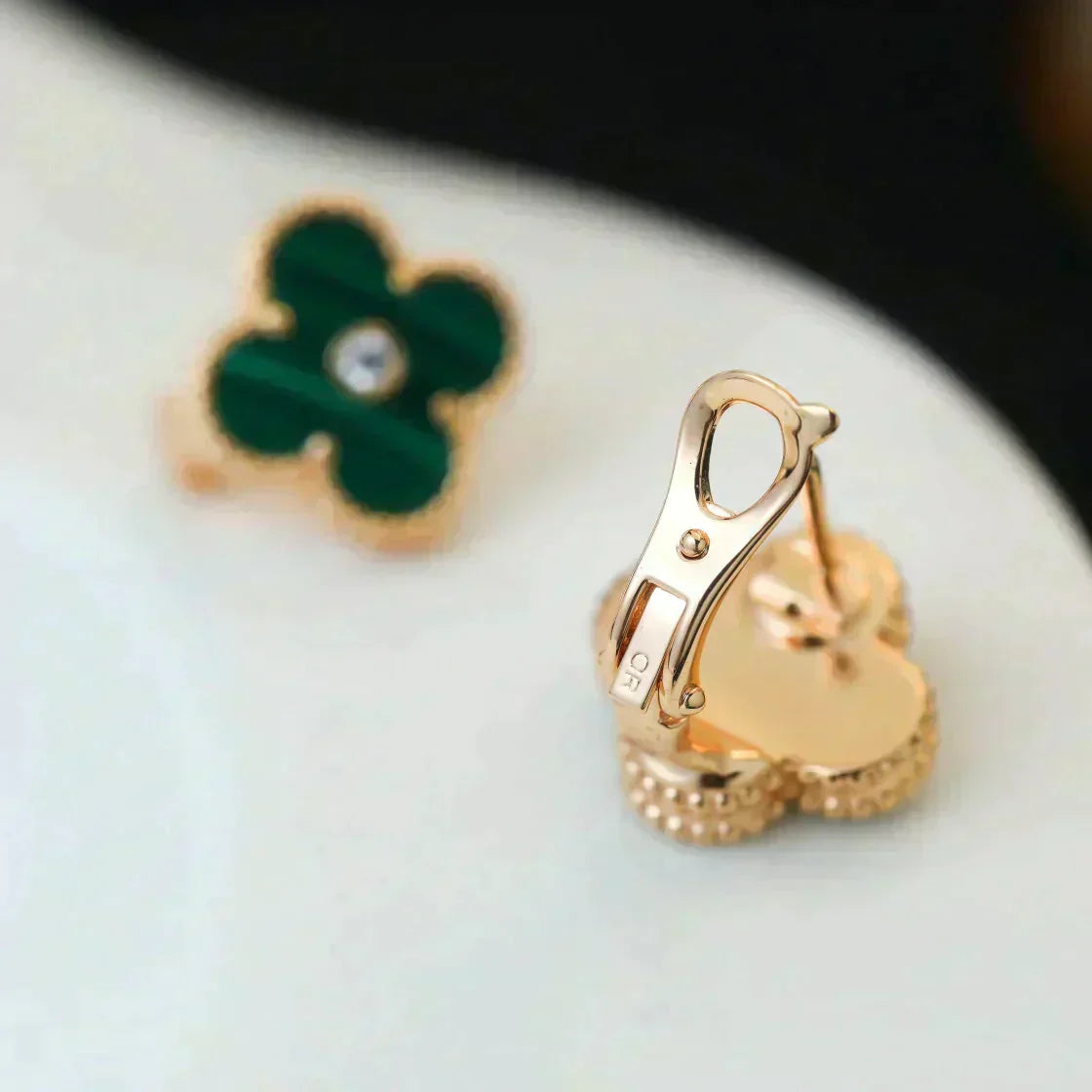 ??Loco?¡¥CLOVER MEDIUM 1 MOTIFS MALACHITE DIAMOND EARRINGS