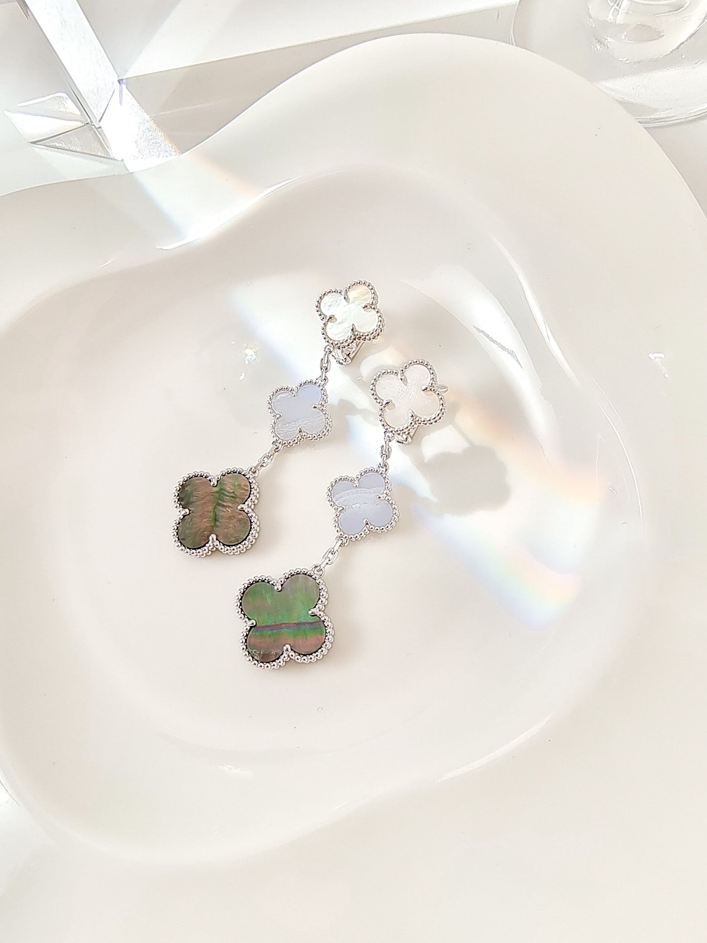 [moco jewellerys]クローバー 3モチーフ カルセドニー ダークモップ シルバー イヤリング