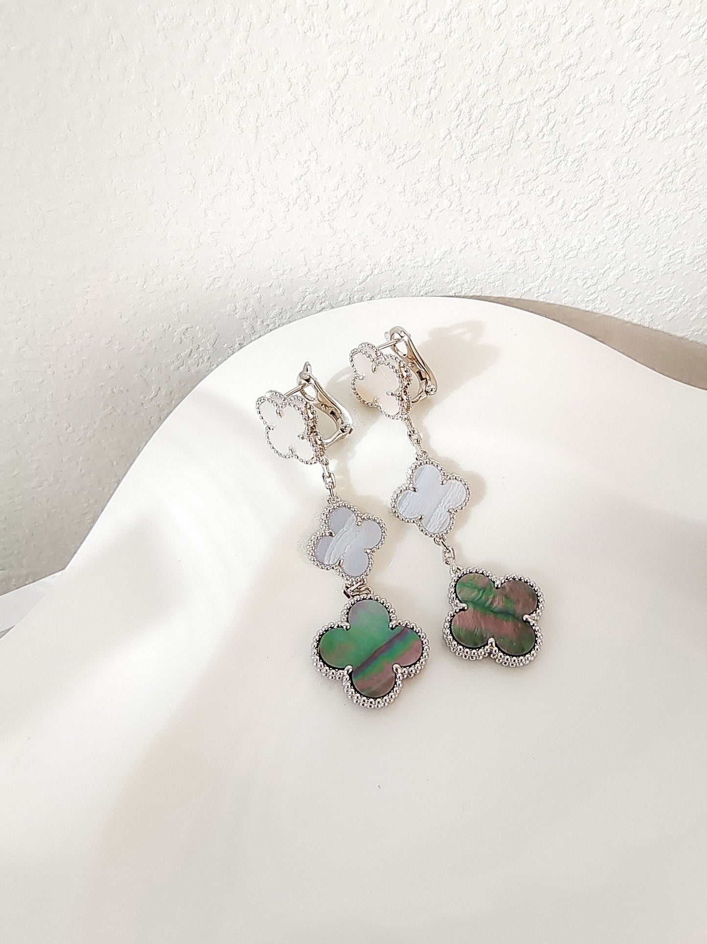 [moco jewellerys]クローバー 3モチーフ カルセドニー ダークモップ シルバー イヤリング