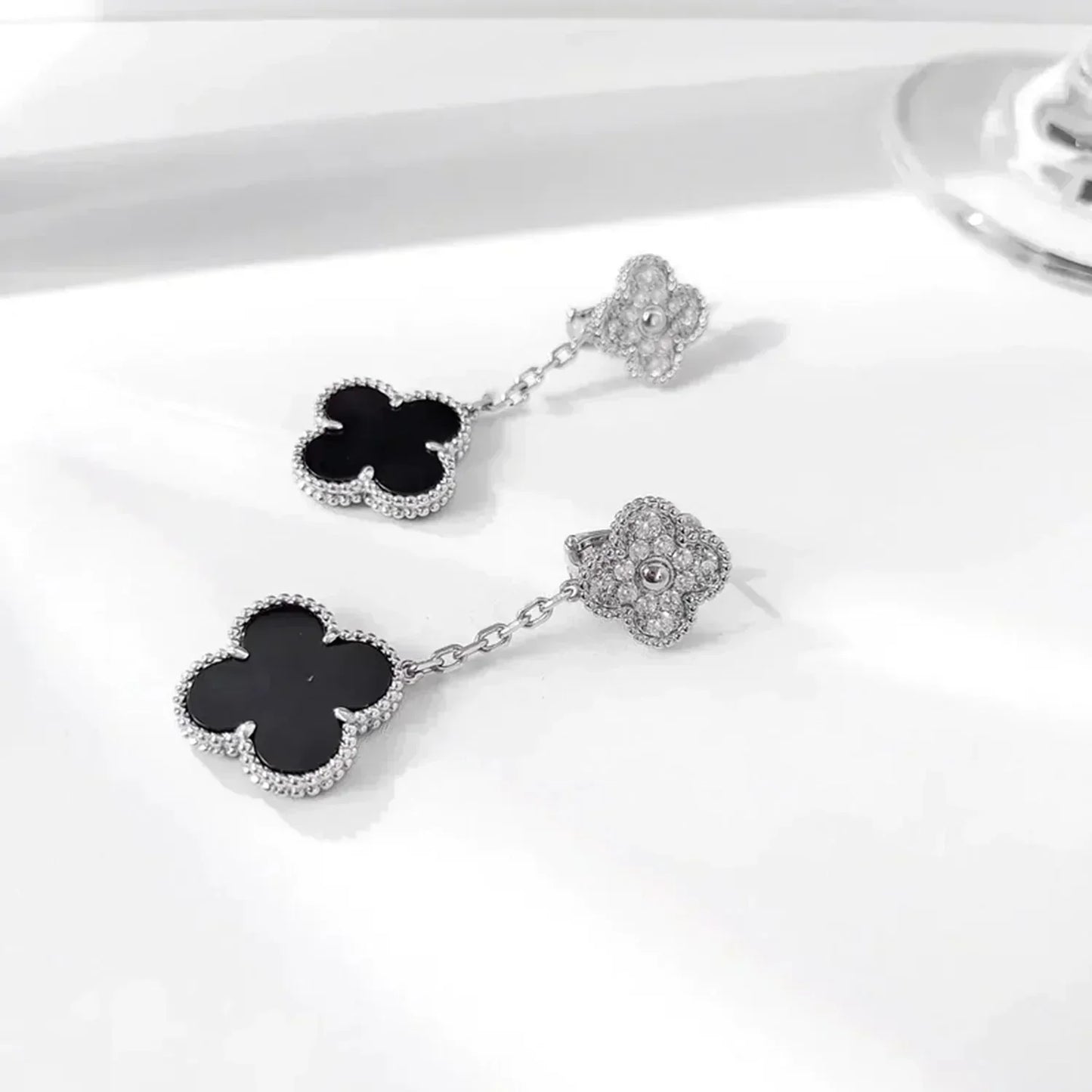 [moco jewelrys]CLOVER 2 MOTIFS  DIAMOND ONYX EARRINGS SILVER