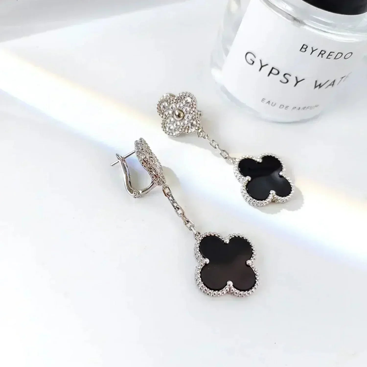 ??Loco?¡¥CLOVER 2 MOTIFS  DIAMOND ONYX EARRINGS SILVER