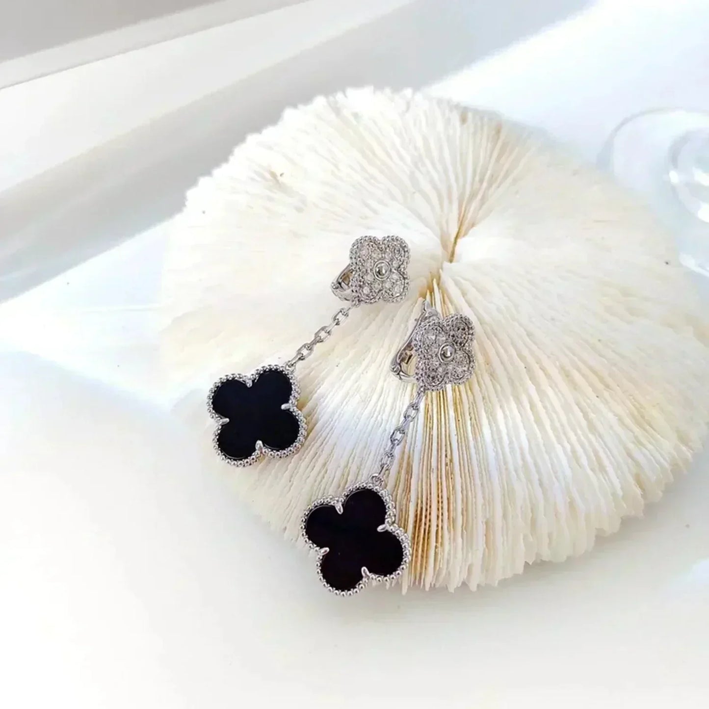 [moco jewelrys]CLOVER 2 MOTIFS  DIAMOND ONYX EARRINGS SILVER