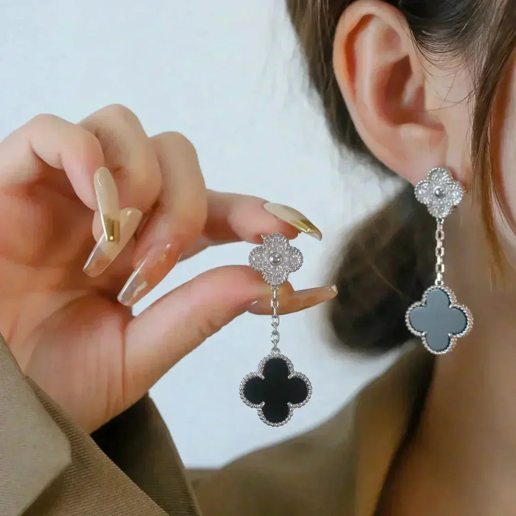 ??Loco?¡¥CLOVER 2 MOTIFS  DIAMOND ONYX EARRINGS SILVER