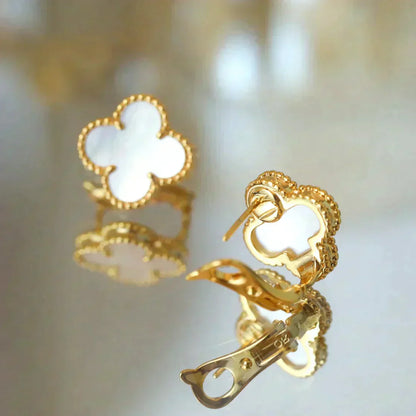 [moco jewelrys]CLOVER MEDIUM 1 MOTIFS  WHITE MOP STUD EARRINGS