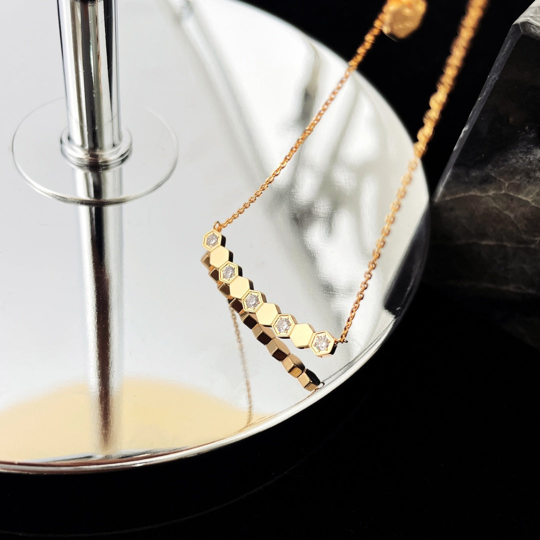 ??Loco?¡¥BEE MY LOVE DIAMOND NECKLACE