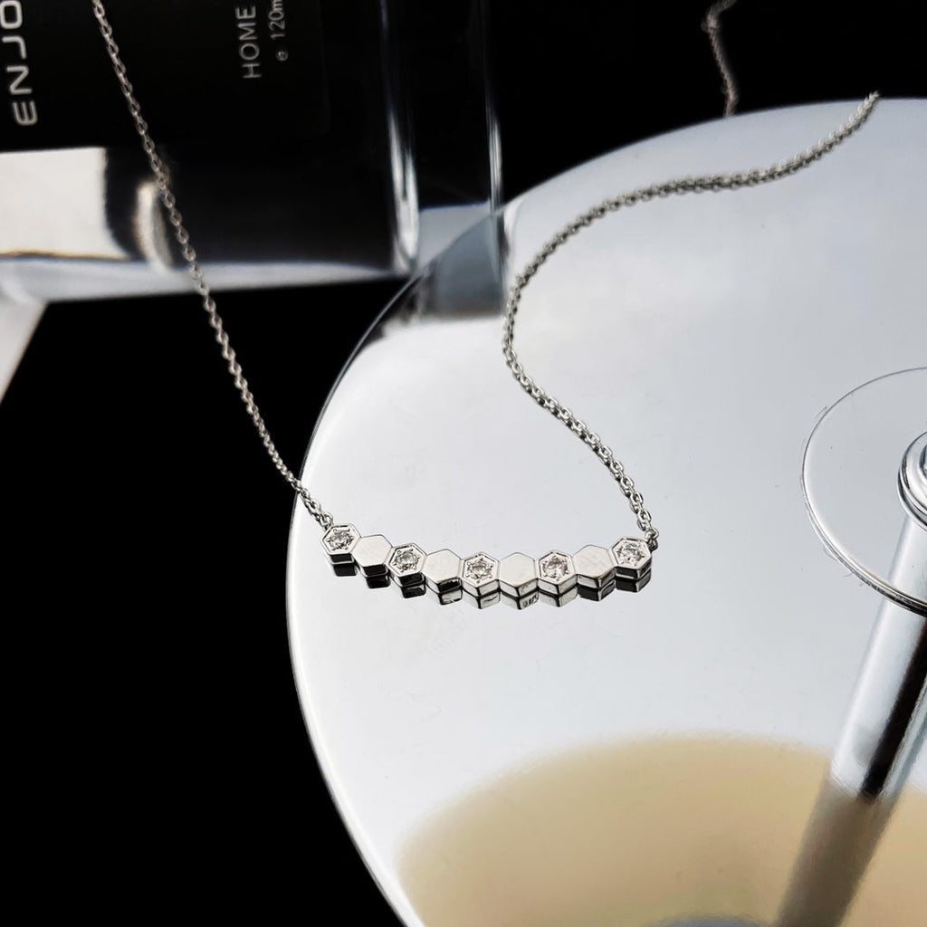 ??Loco?¡¥BEE MY LOVE DIAMOND NECKLACE