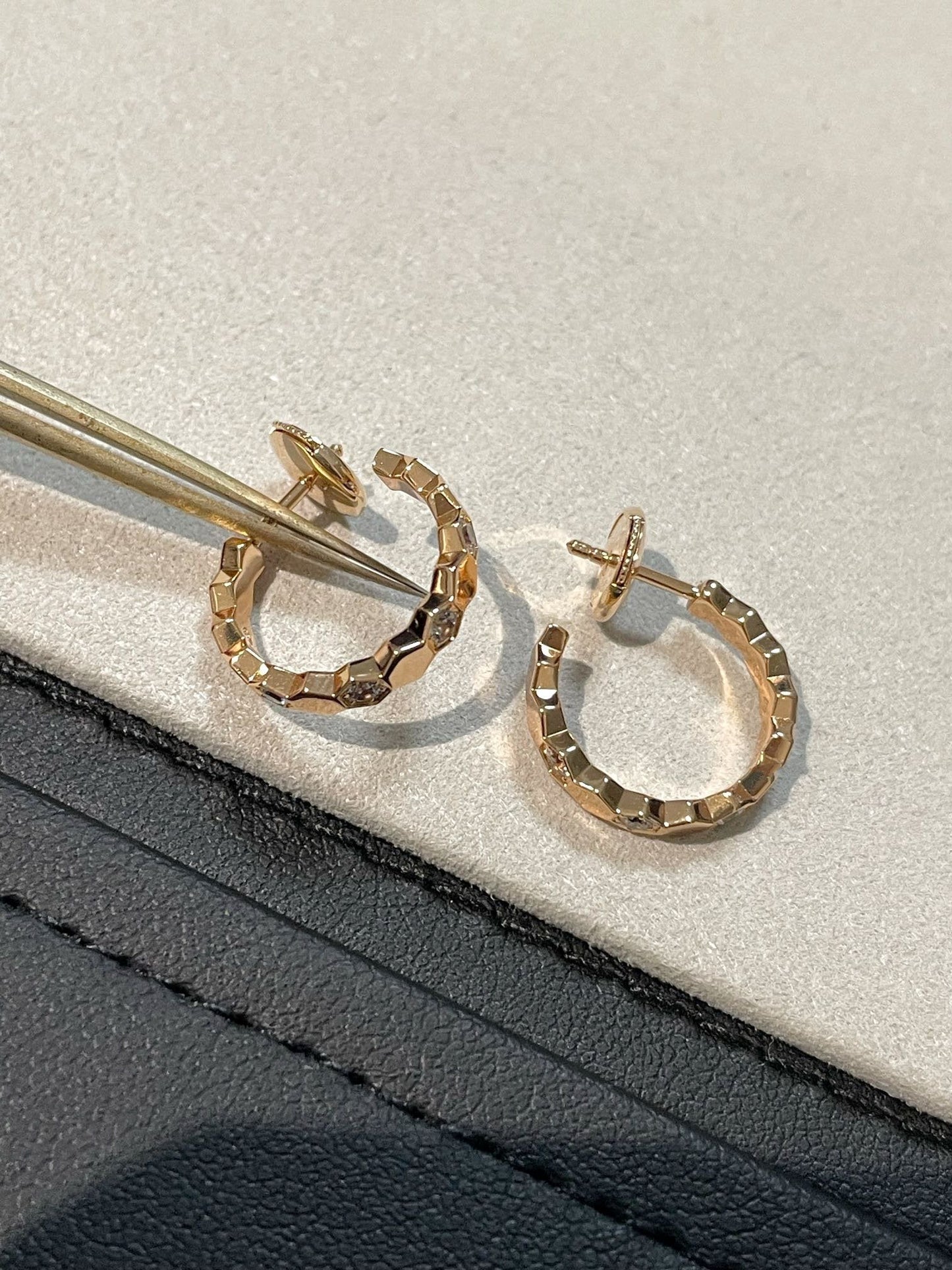 [moco jewelrys] Hohlring in Form eines vierblättrigen Kleeblatts