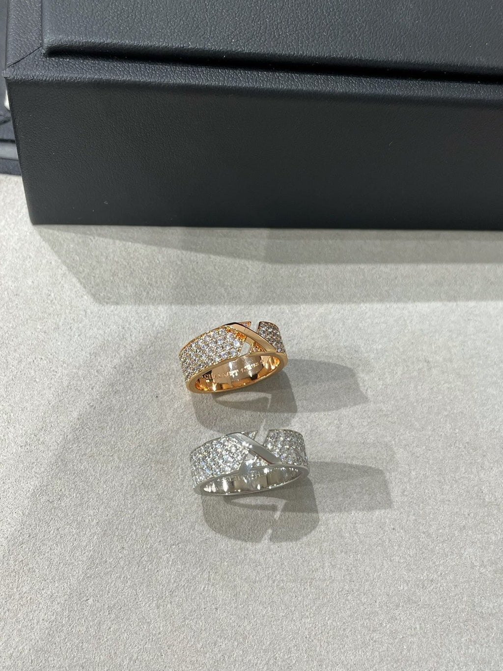??Loco?¡¥LIENS EVIDENCE  DIAMOND PAVED RING