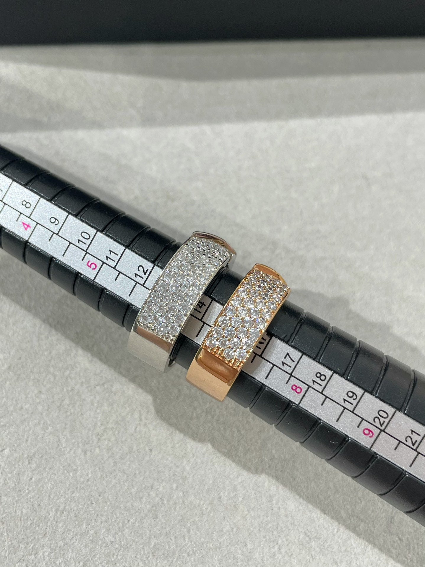 ??Loco?¡¥LIENS EVIDENCE  DIAMOND PAVED RING