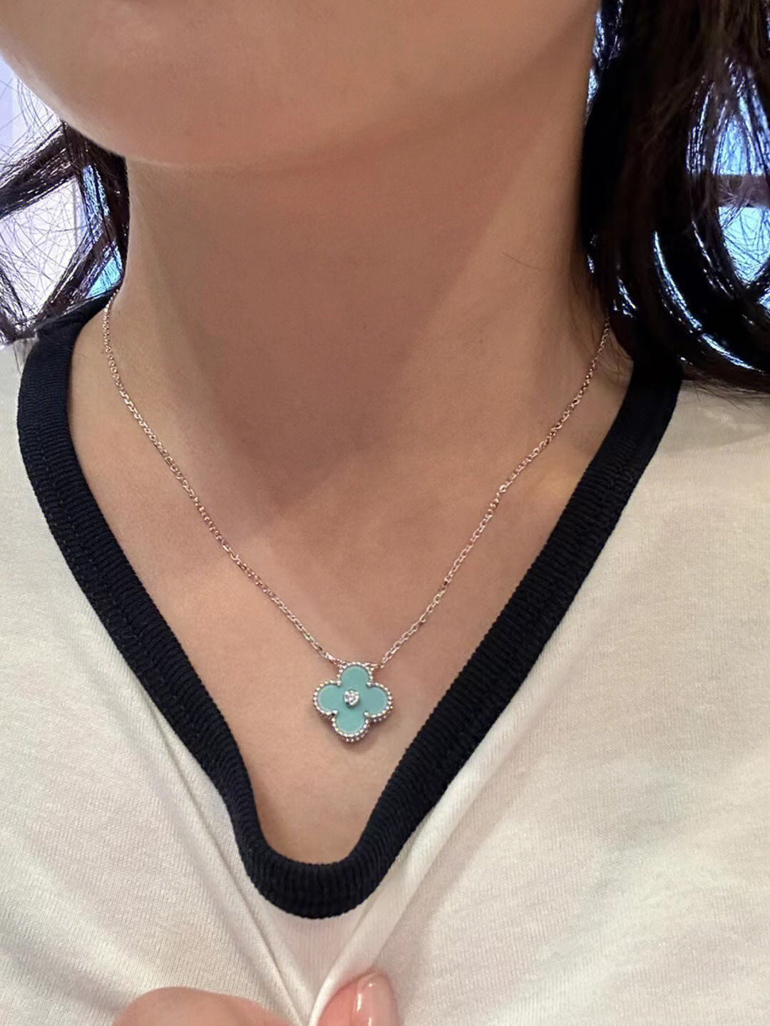 ??Loco?¡¥CLOVER 1 DIAMOND LIGHT BLUE SILVER NECKLACE