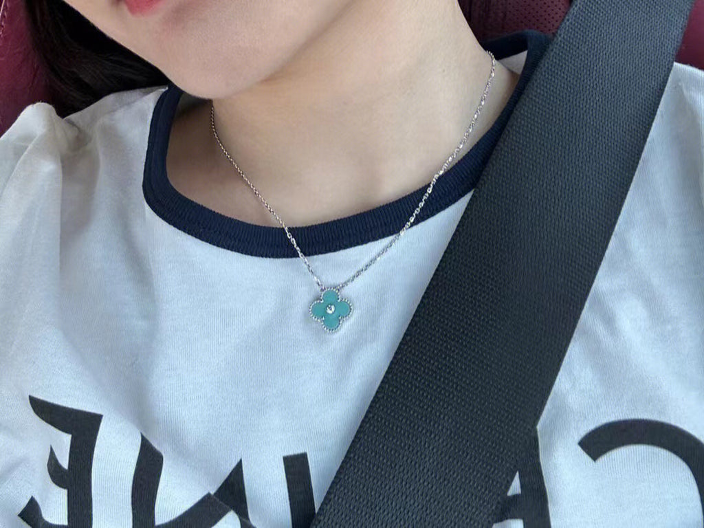 ??Loco?¡¥CLOVER 1 DIAMOND LIGHT BLUE SILVER NECKLACE