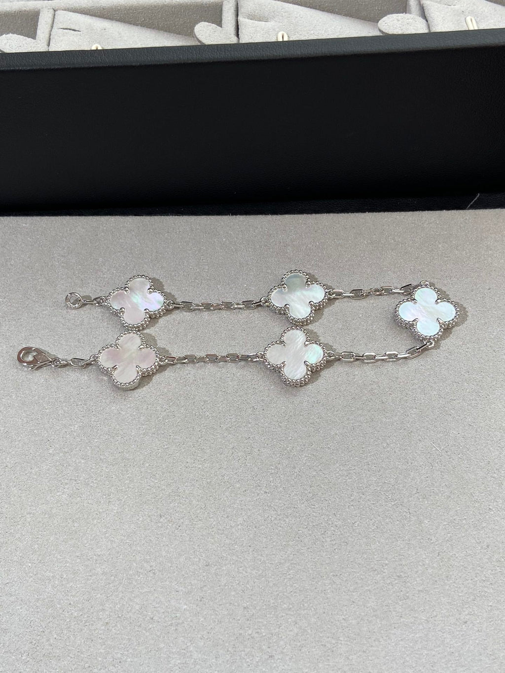 [Loco]New CLOVER WHITE PEARL MOP 5 MOTIF BRACELET COLLECTION