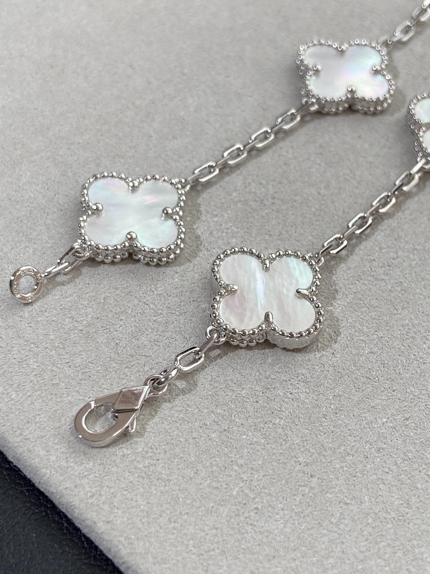 [Loco]New CLOVER WHITE PEARL MOP 5 MOTIF BRACELET COLLECTION