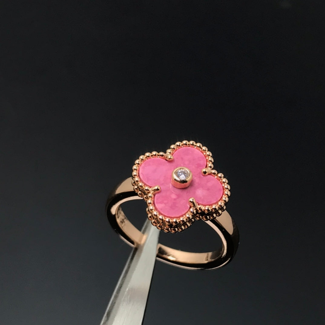 ??Loco?¡¥CLOVER RHODONITE ROSE GOLD RING