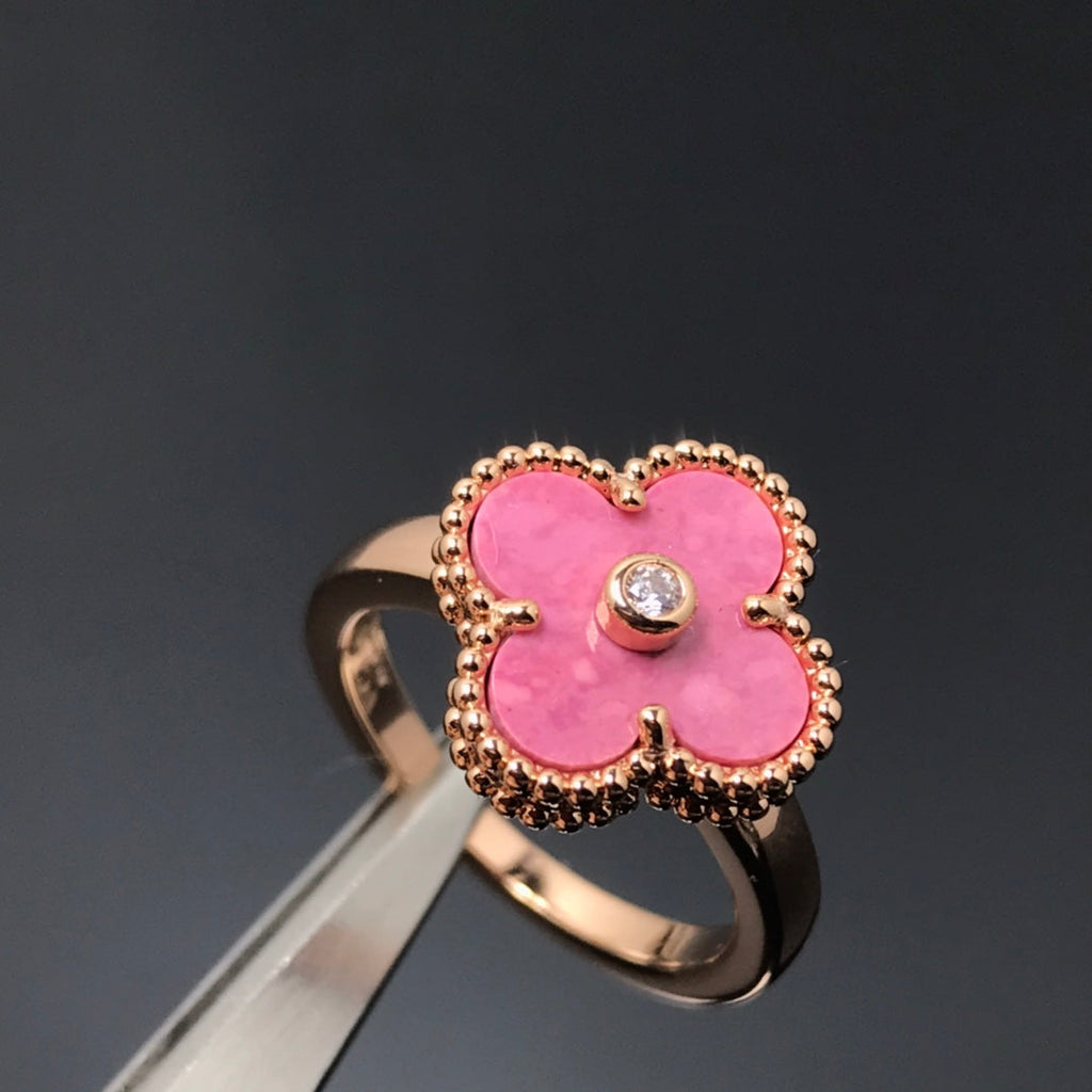 ??Loco?¡¥CLOVER RHODONITE ROSE GOLD RING