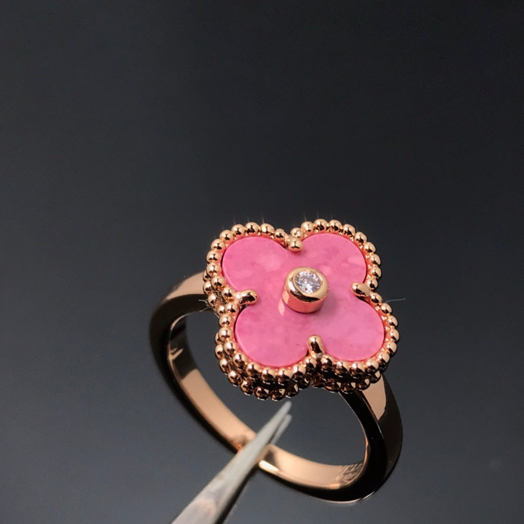 ??Loco?¡¥CLOVER RHODONITE ROSE GOLD RING