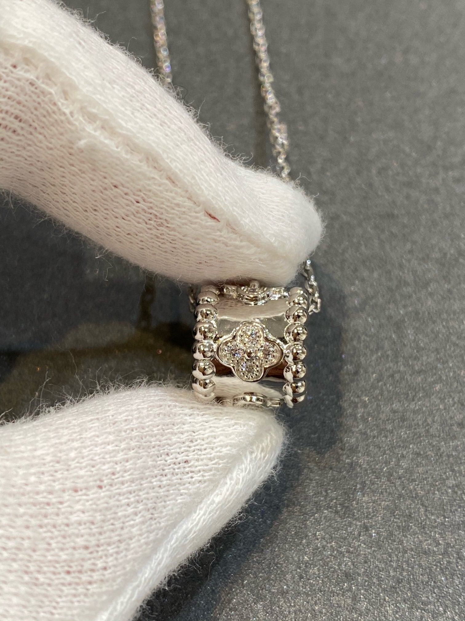 ??Loco?¡¥PERLEE PEDANT SIVLER DIAMOND NECKLACE
