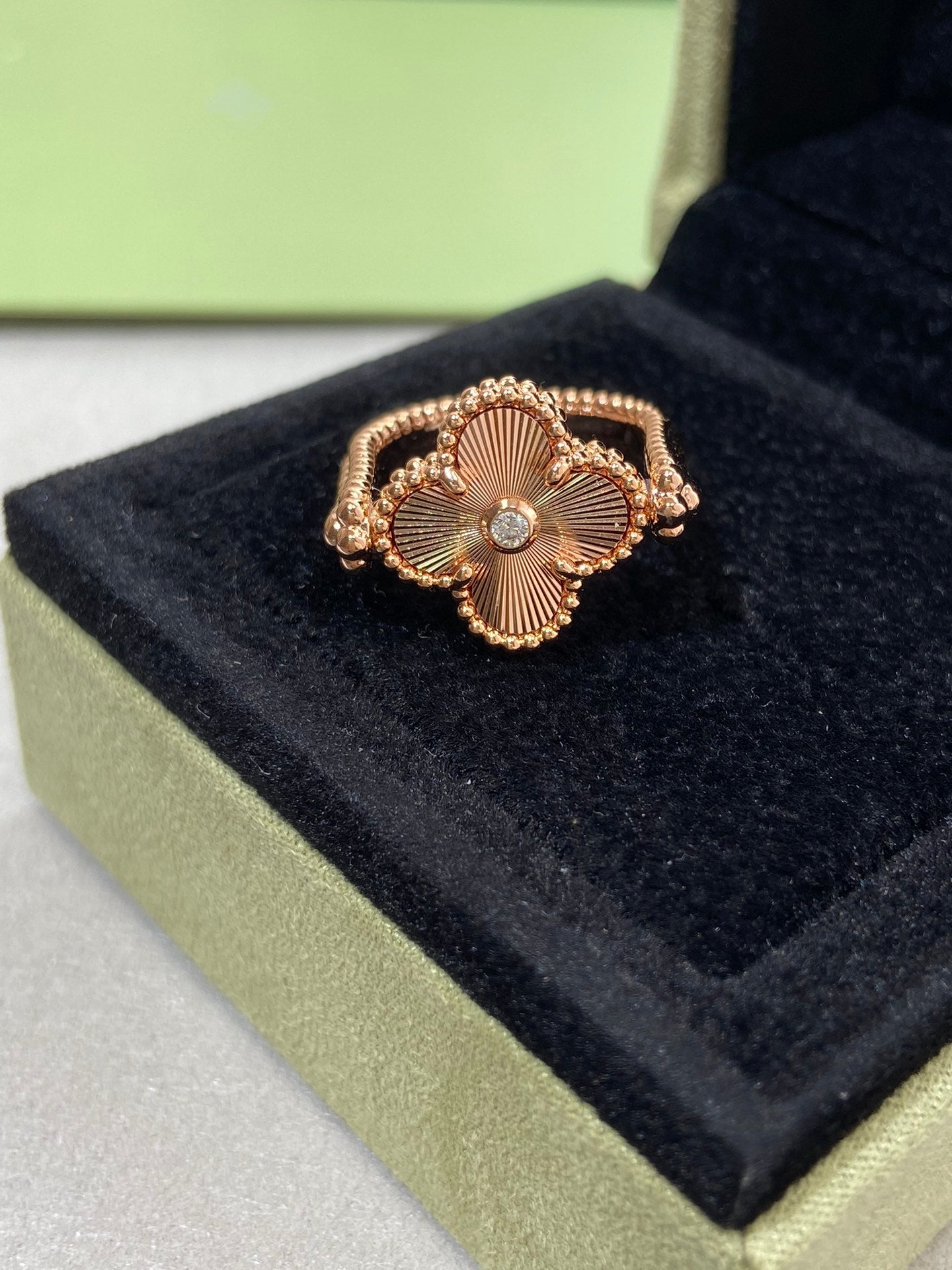 ??Loco?¡¥CLOVER RIVERSIBLE ROSE GOLD RING
