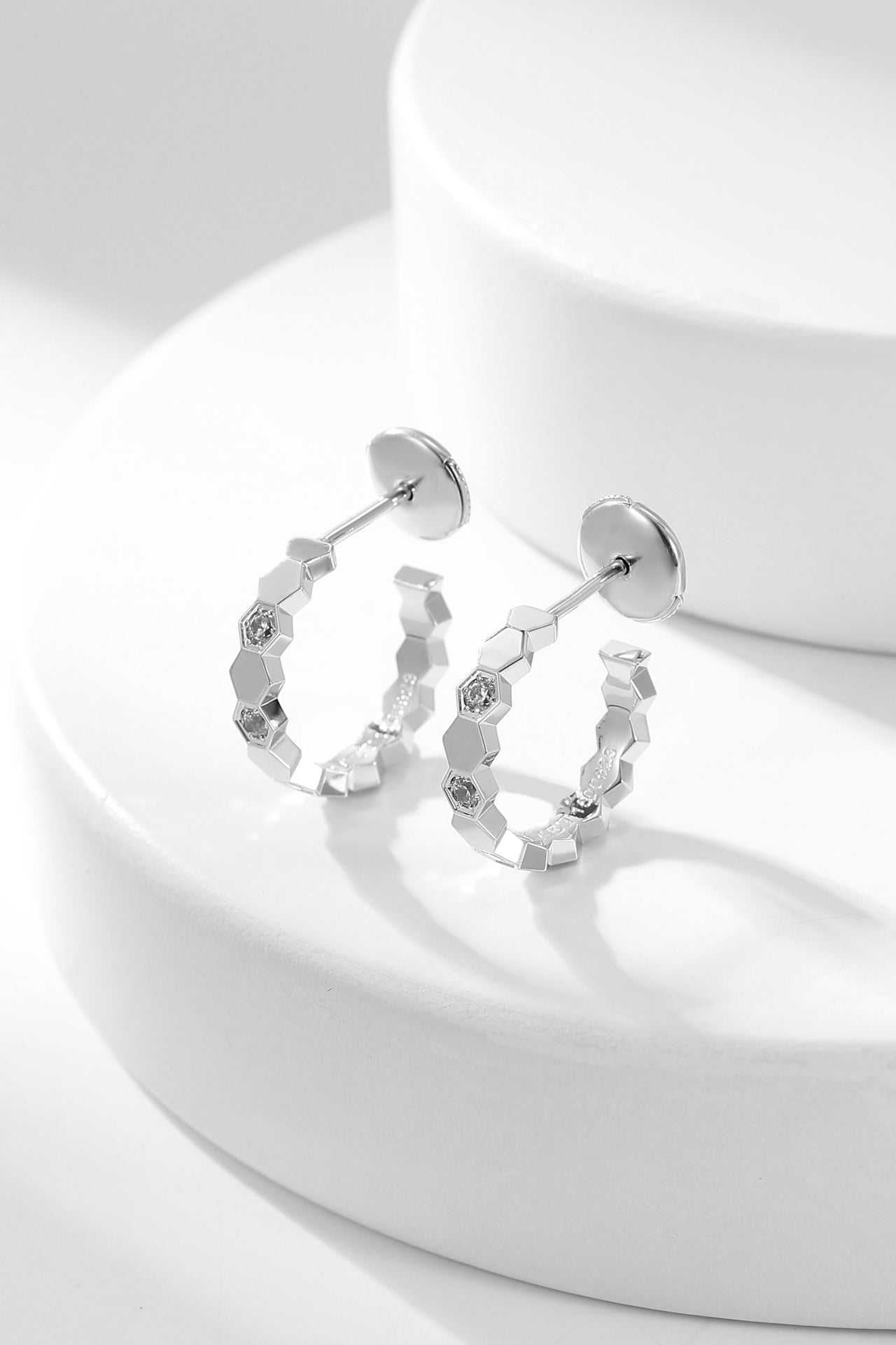??Loco?¡¥BEE LOVE DIAMOND HOOP EARRINGS