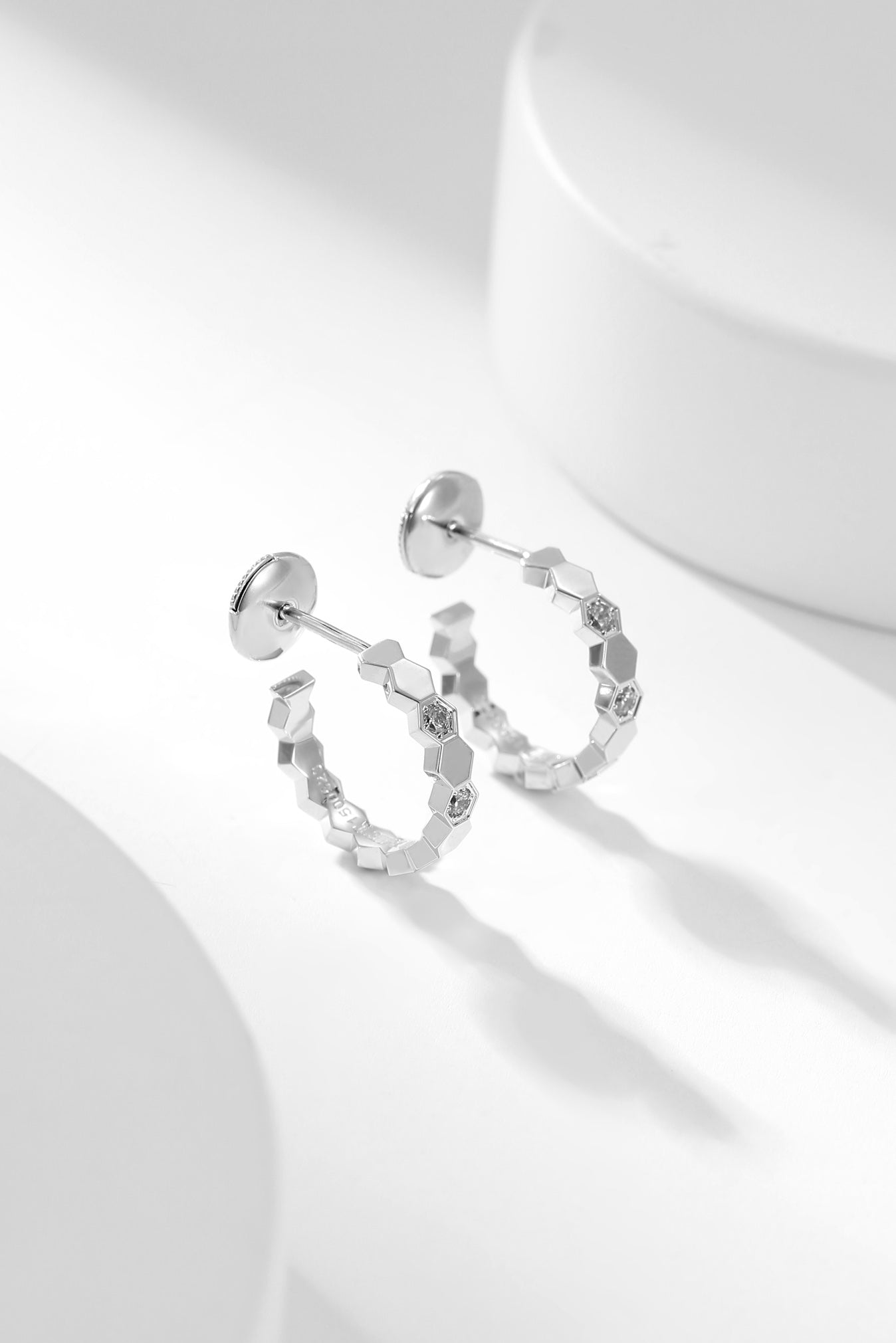 ??Loco?¡¥BEE LOVE DIAMOND HOOP EARRINGS
