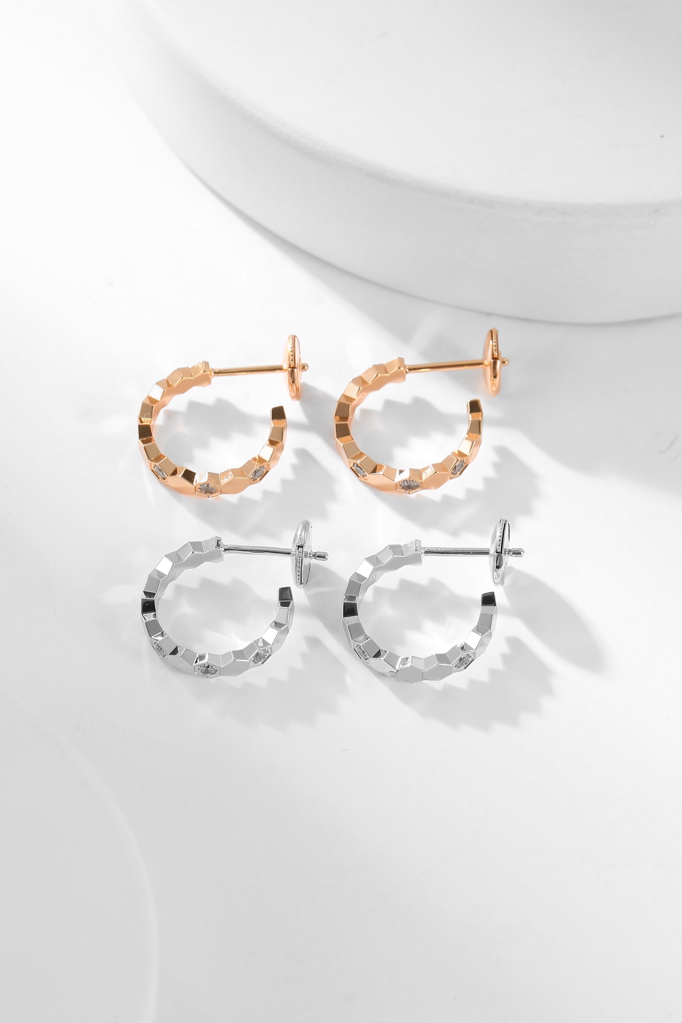 ??Loco?¡¥BEE LOVE DIAMOND HOOP EARRINGS