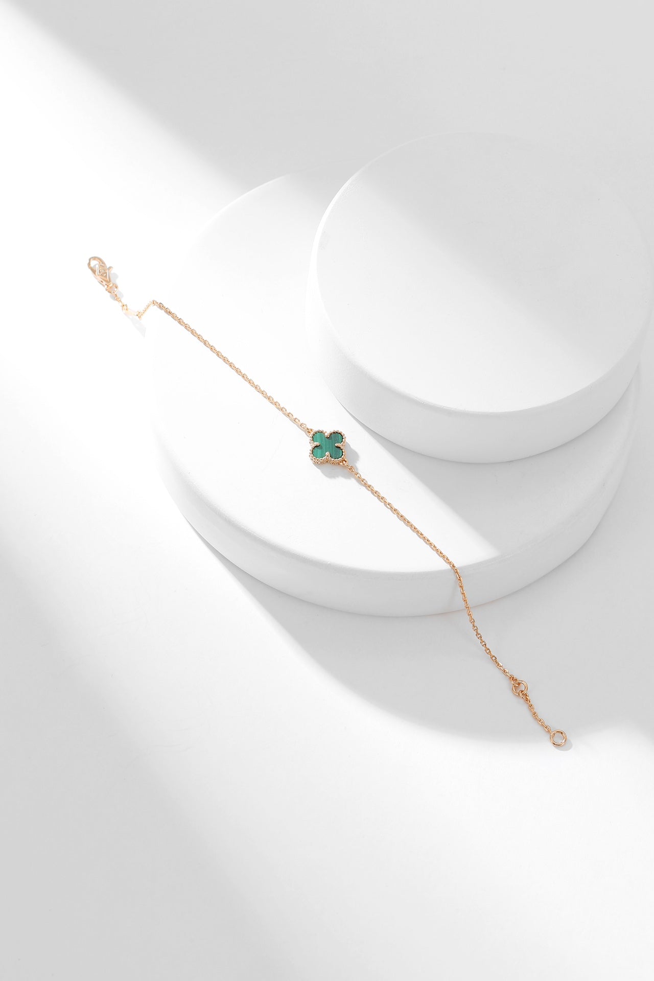 [moco jewelrys] Kleeblatt-Armband mit Malachitmotiv