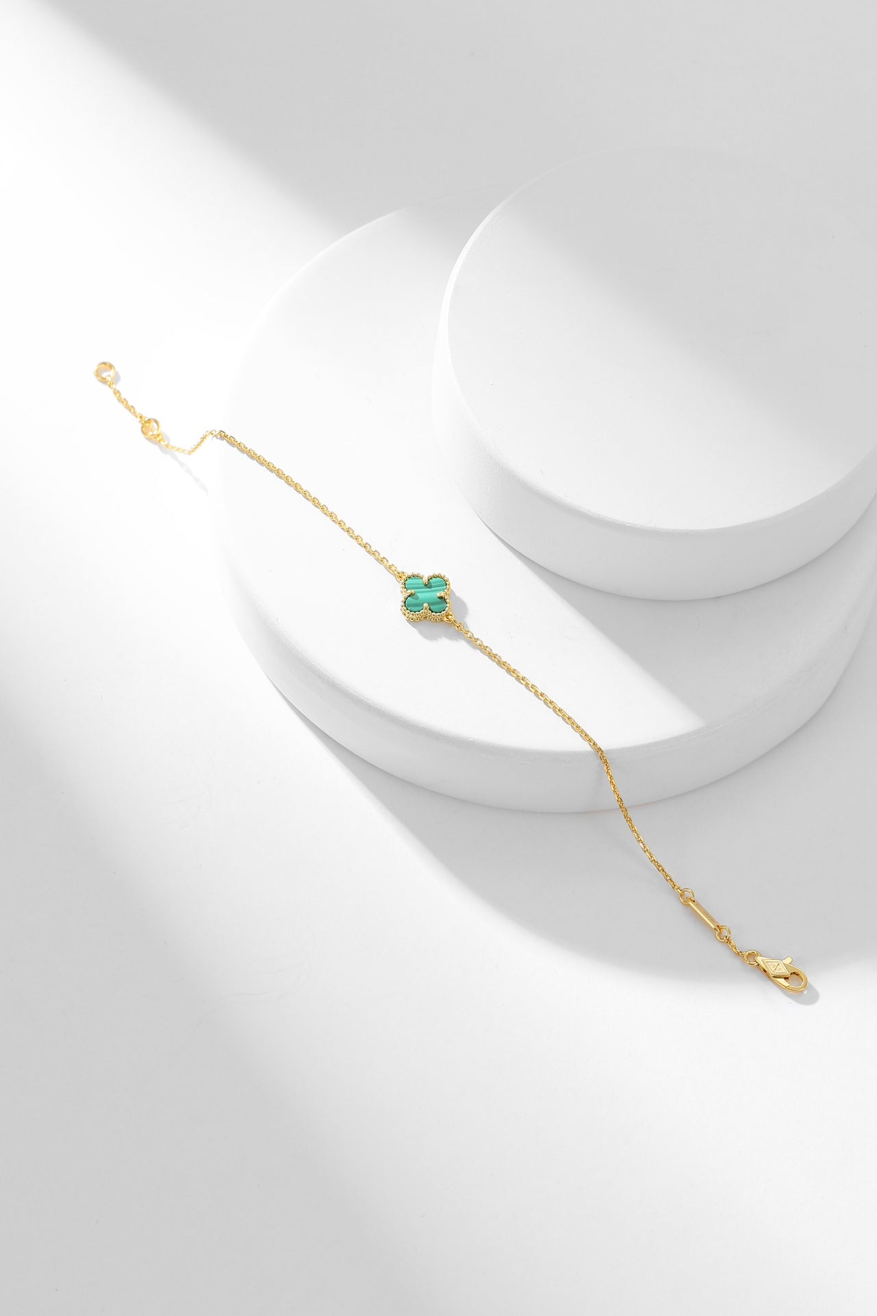 [moco jewelrys] Kleeblatt-Armband mit Malachitmotiv