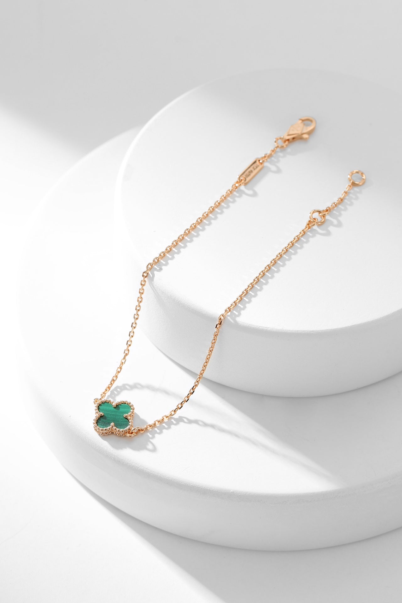[moco jewelrys] Kleeblatt-Armband mit Malachitmotiv