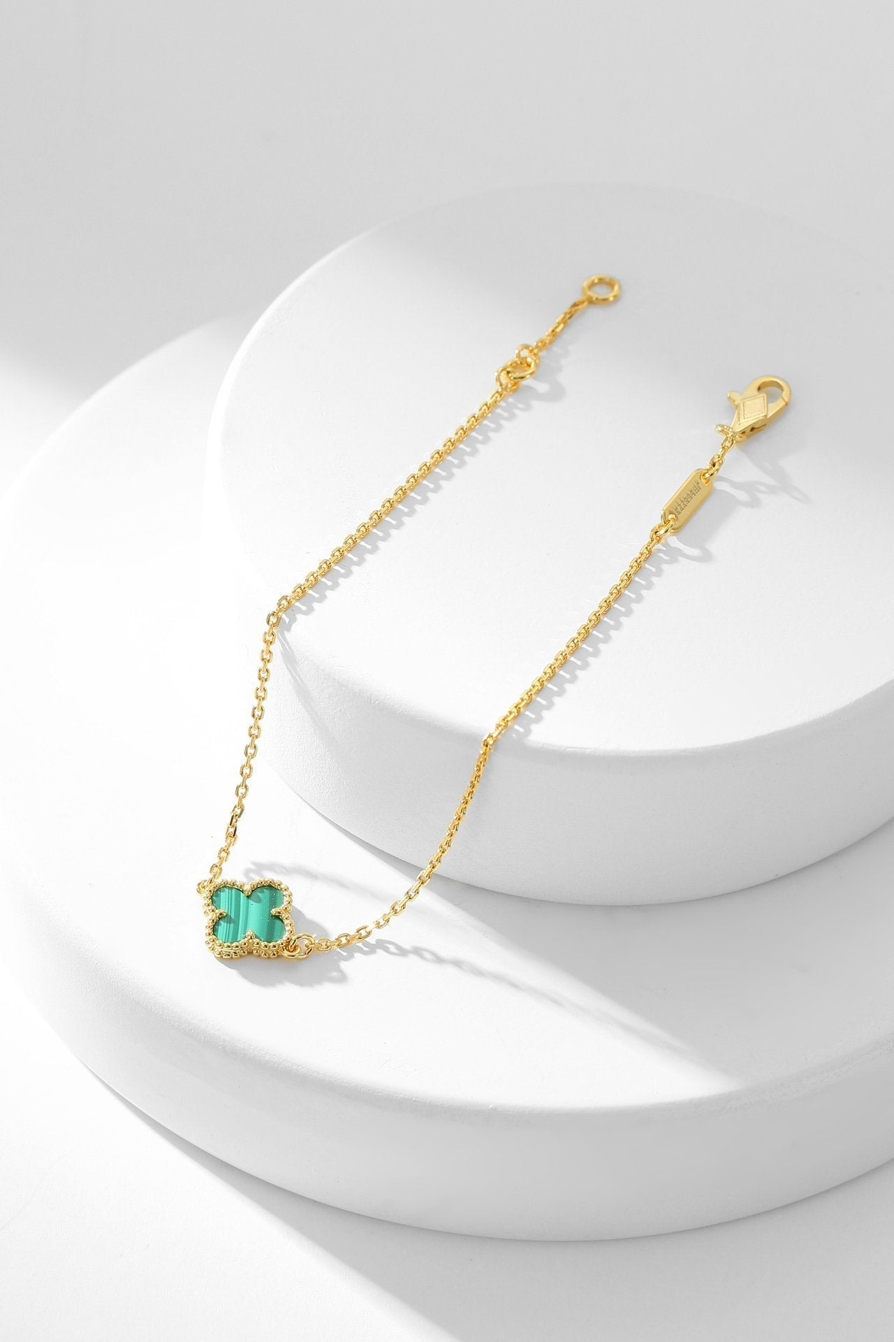 [moco jewelrys] Kleeblatt-Armband mit Malachitmotiv