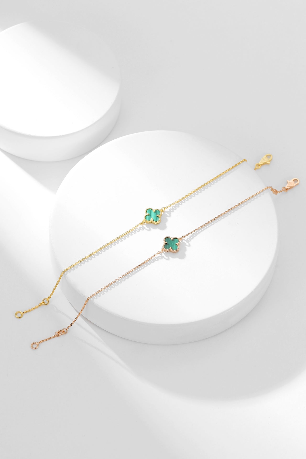 [moco jewelrys] Kleeblatt-Armband mit Malachitmotiv