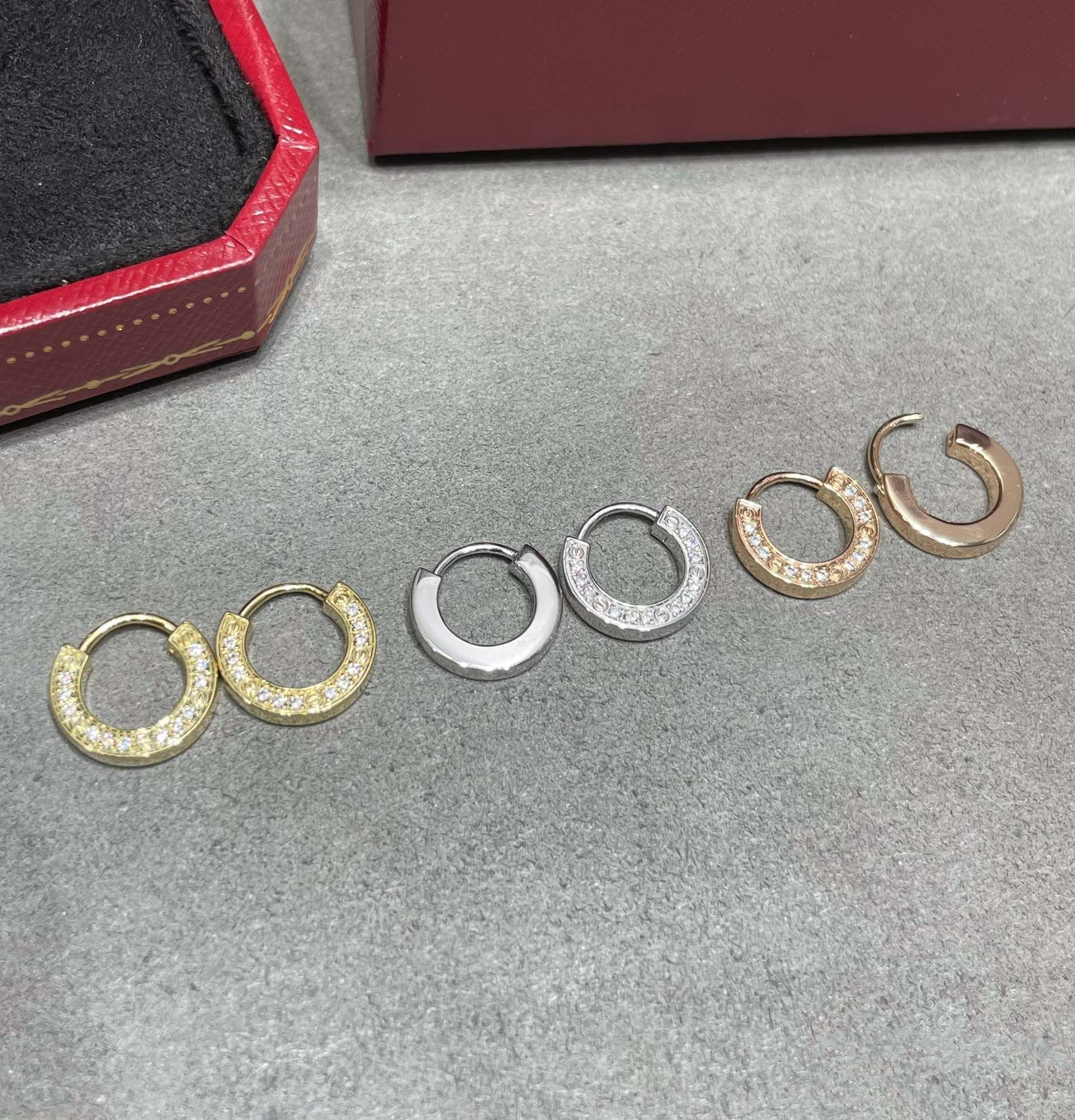 ??Loco?¡¥LOVE DIAMOND EARRINGS