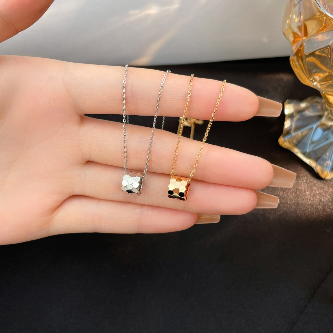??Loco?¡¥BEE MINI NECKLACE