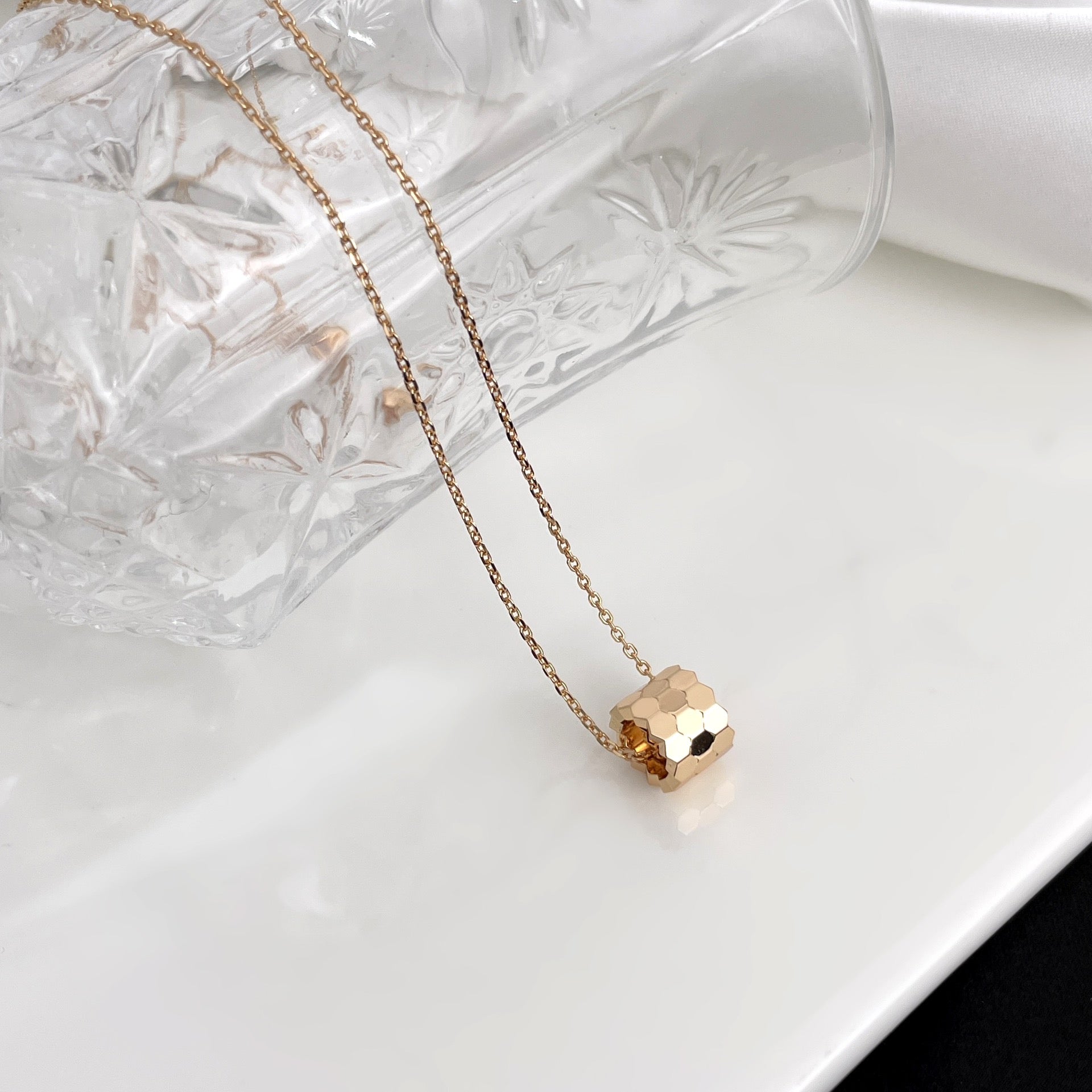 ??Loco?¡¥BEE MINI NECKLACE