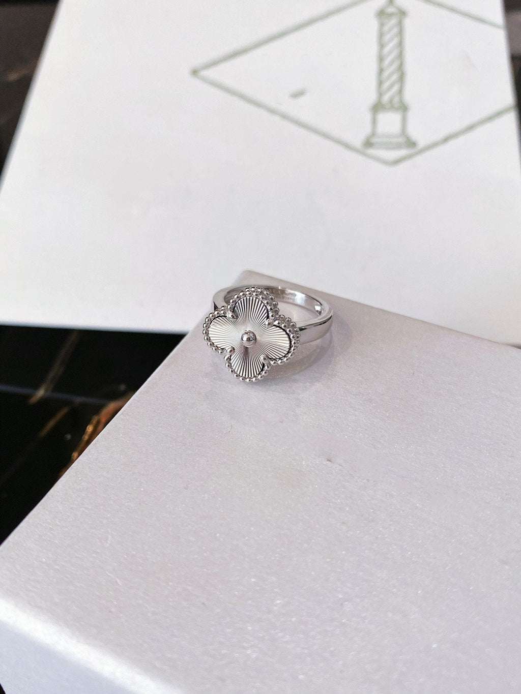 ??Loco?¡¥CLOVER SILVER RING