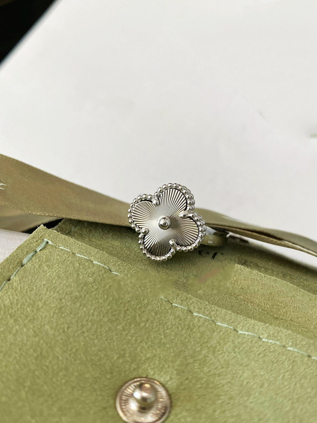 ??Loco?¡¥CLOVER SILVER RING