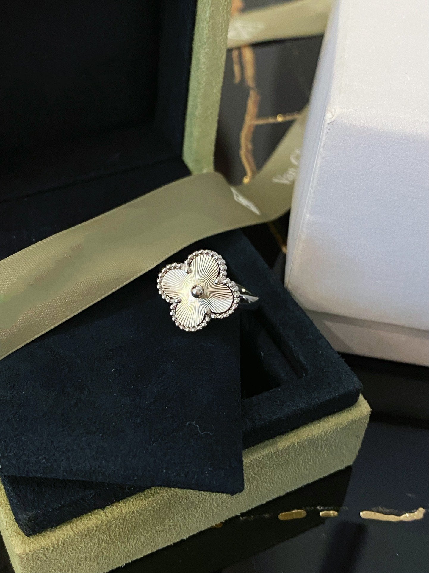 ??Loco?¡¥CLOVER SILVER RING